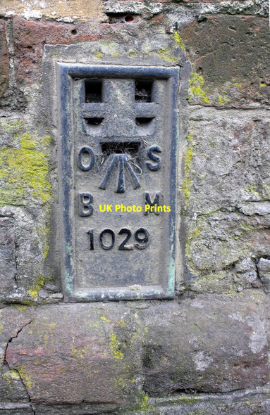 Photo 6"x4" Benchmark on #1 High Street Catslip c2017