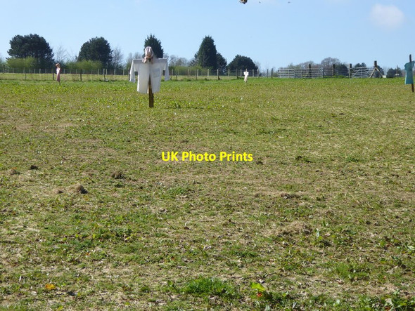 Photo 6"x4" Scarecrow models Crawley Down\/TQ3437 c2017