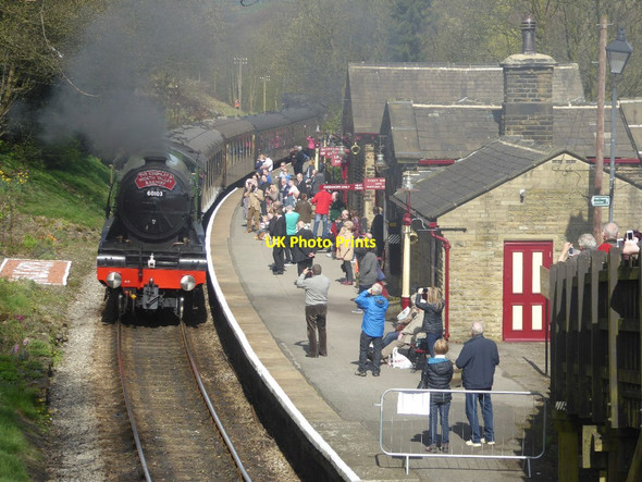 Photo 6"x4" Flying Scotsman in Haworth Station Haworth c2017
