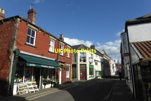 Photo 6"x4" Along Kirkgate Knaresborough c2017