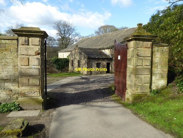 Photo 6"x4" Gate piers at Gawthorpe Hall Padiham c2017