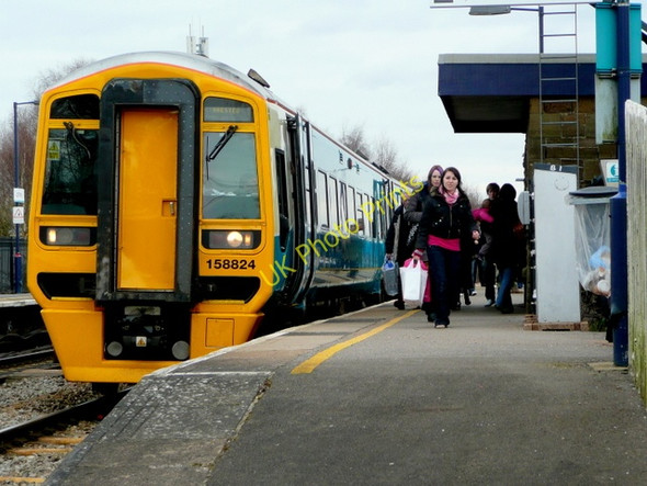 Photo 6"x4" Lydney Station Scene 4 Tutnalls c2009