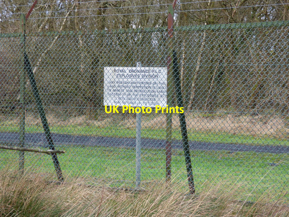 Photo 6"x4" Fence at former ROF Freeland\/NS4669 c2015