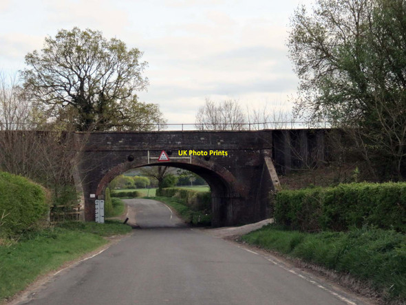 Photo 6"x4" Fernham Road runs under the Great Western main line Fernham\/SU2991 c2017