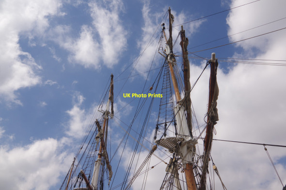 Photo 6"x4" The masts - Earl of Pembroke Woolwich c2017