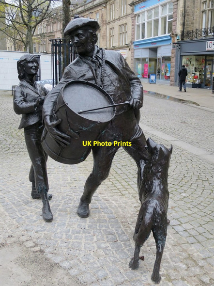Photo 6"x4" His master's drum - High Street sculpture, Elgin Elgin c2017