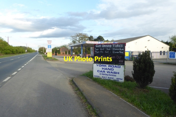 Photo 6"x4" Garage on the A1079 Barmby Moor c2017