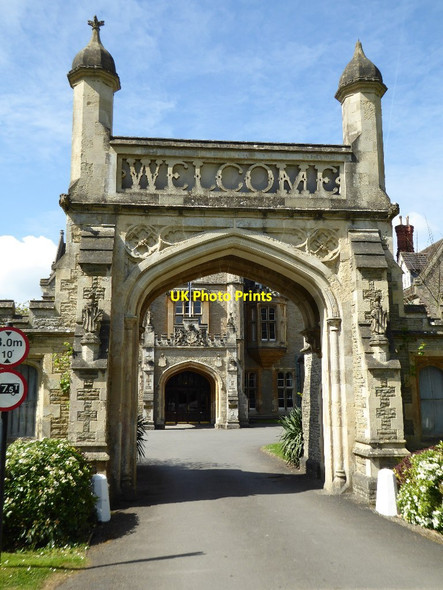 Photo 6"x4" Tudor-style gateway, Tortworth Court Leyhill c2017