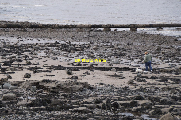 Photo 6"x4" Walking on Queensferry beach Queensferry\/NT1278 c2017
