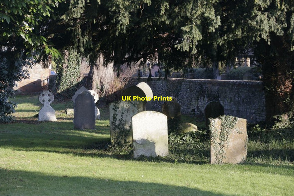Photo 6"x4" Churchyard near the Wall Wallingford c2017