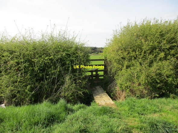 Photo 6"x4" Plank bridge and stile Biddlesden c2017