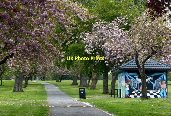 Photo 6"x4" Path through Braunstone Park Leicester c2017