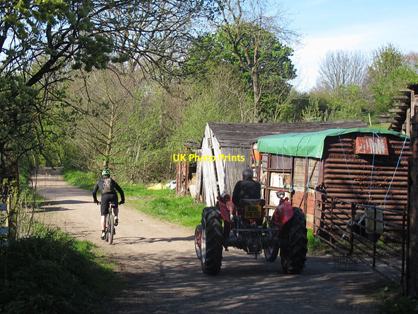 Photo 6"x4" Bicycle and tractor Cockersdale c2017