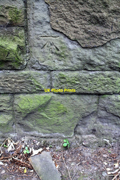 Photo 6"x4" Benchmark on wall of Bridge 117m 21\u00c2\u00bdch MLN, Whitby Road Netham c2017