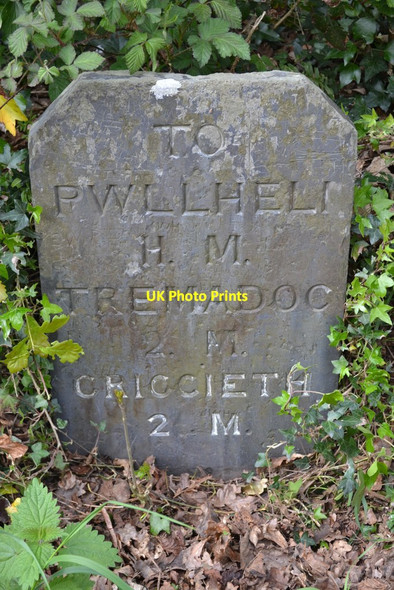 Photo 6"x4" Old Milestone Pentrefelin\/SH5239 c2017