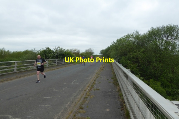 Photo 6"x4" Runners on the bridge Crosby\/SE8711 c2017