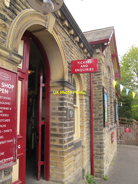 Photo 6"x4" Entrance to Haworth railway station Haworth c2017