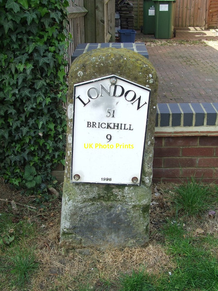 Photo 6"x4" Old Milestone Stony Stratford c2017