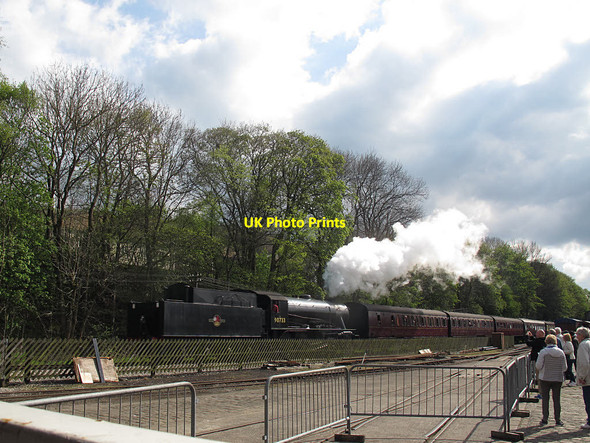 Photo 6"x4" KWVR - train passing Ingrow West Keighley c2017