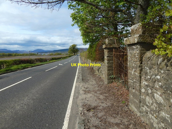 Photo 6"x4" A disused entrance Craigendoran c2017