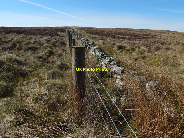 Photo 6"x4" Fence and dry-stone wall Shandon\/NS2586 c2017