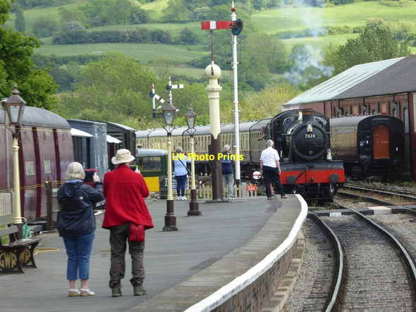 Photo 6"x4" Steam train approaching Winchcombe Station Greet\/SP0230 c2017