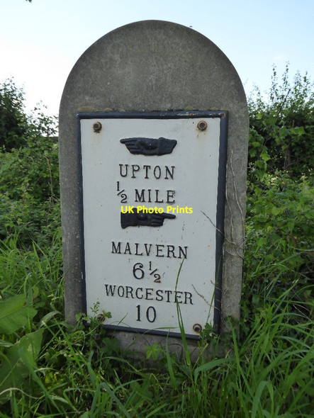 Photo 6"x4" Milestone near Upton-upon-Severn Church End\/SO8341 c2017