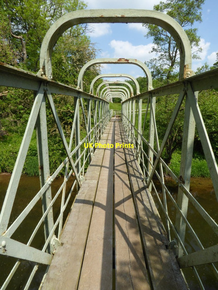 Photo 6"x4" On the footbridge crossing the River Teme Little Hereford c2017