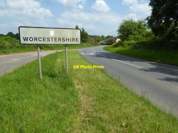 Photo 6"x4" The A4112 entering Worcestershire Berrington Green c2017
