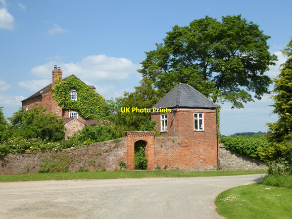 Photo 6"x4" Summerhouse, Middleton Farmhouse Middleton on the Hill c2017