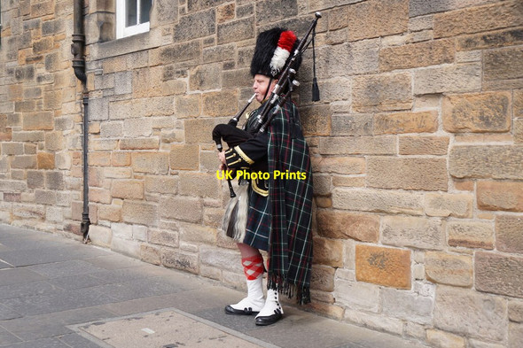Photo 6"x4" Piper on Castlehill, Edinburgh Edinburgh c2017