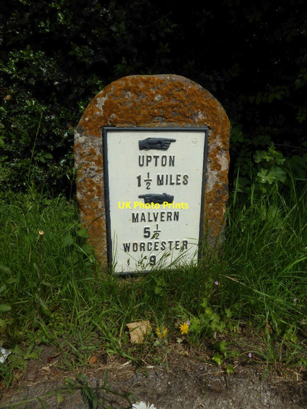 Photo 6"x4" Milestone at Hanley Castle Church End\/SO8341 c2017