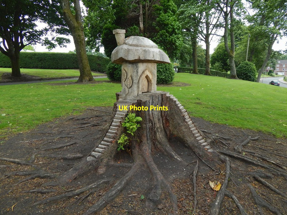 Photo 6"x4" Fairy house in Levengrove Park Dumbarton c2017