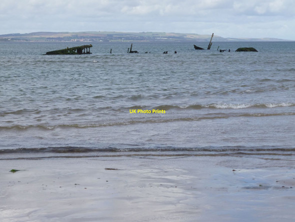Photo 6"x4" Wreck of the SS Werner Kunstmann on Goswick Sands Beal\/NU0642 c2017