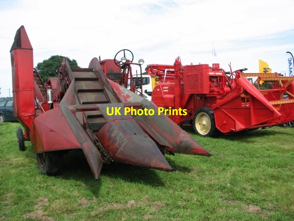 Photo 6"x4" Vintage Massey Ferguson combine harvester Little London\/TG1823 c2017