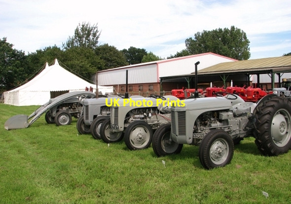 Photo 6"x4" Vintage Ferguson TE 20 tractors Little London\/TG1823 c2017