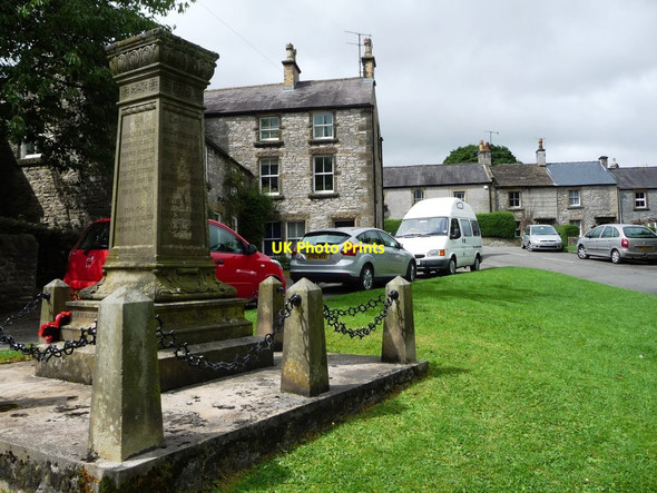 Photo 6"x4" West end of the village green, Great Longstone Great Longstone c2017