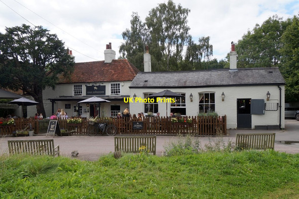 Photo 6"x4" The Four Horseshoes, Chobham Burrowhill c2017