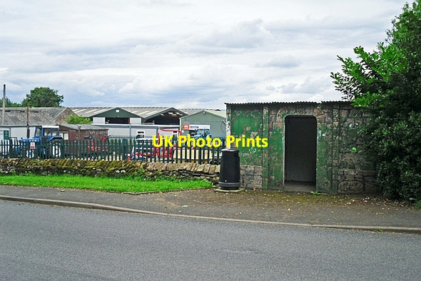 Photo 6"x4" Bus shelter at Newton Reigny Newton Reigny c2017