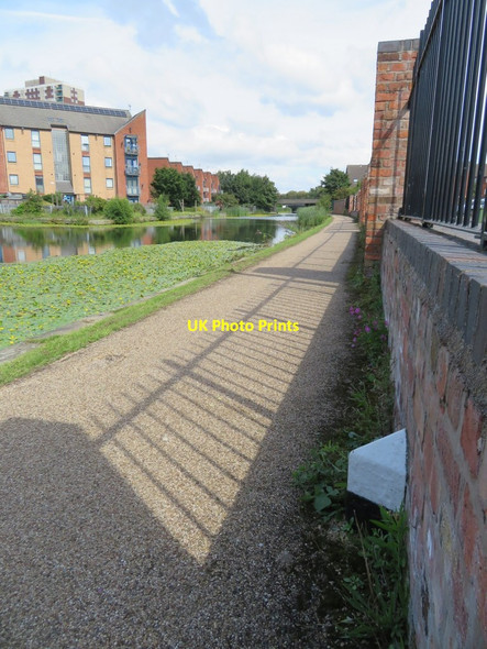 Photo 6"x4" Leeds-Liverpool Canal and the 2\u00c2\u00be Miles from Liverpool milepost Bootle\/SJ3394 c2017