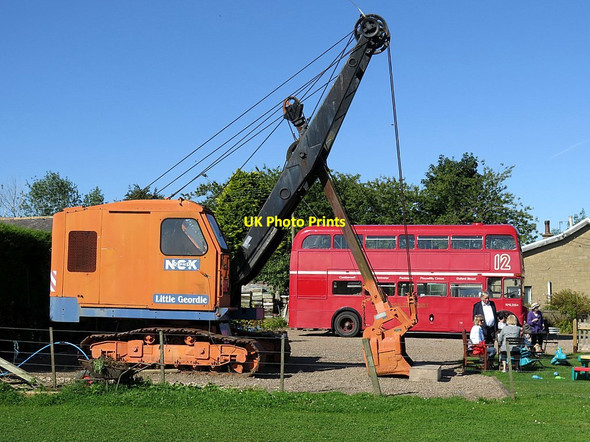 Photo 6"x4" NCK Excavator & Route Master Bus, Chain Bridge Honey Farm Loanend\/NT9450 c2017