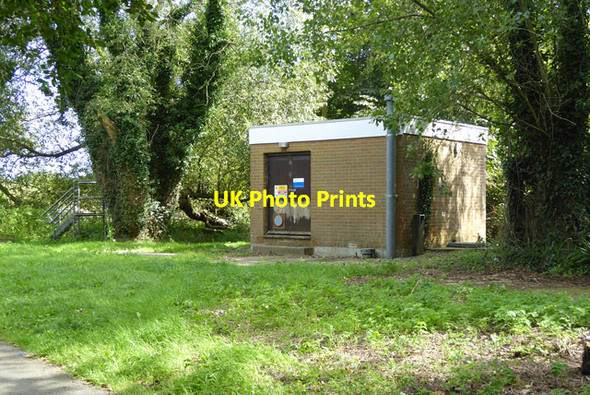 Photo 6"x4" Building by River Yar Alverstone c2017