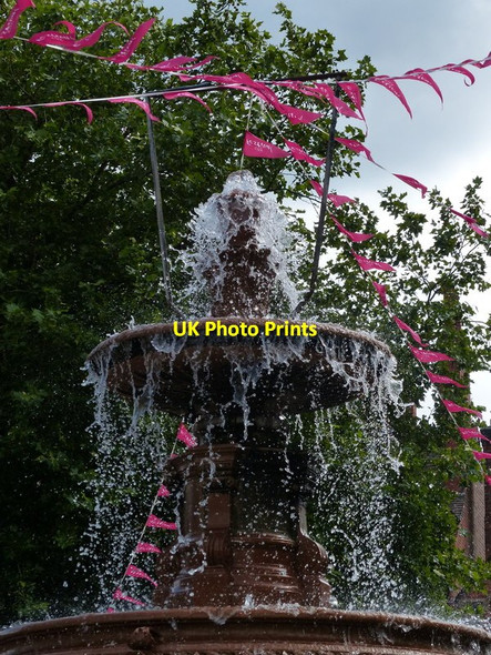 Photo 6"x4" Town Hall Square fountain Leicester c2017