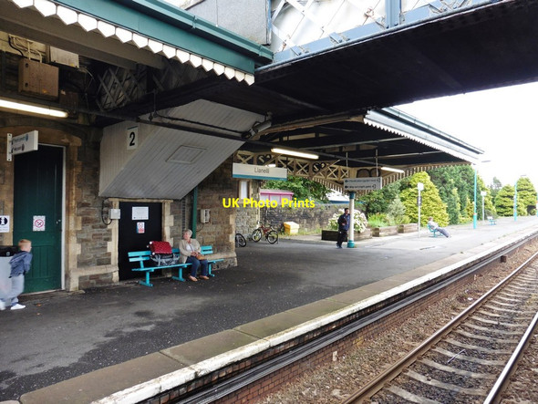 Photo 6"x4" Llanelli railway station Llanelli c2017
