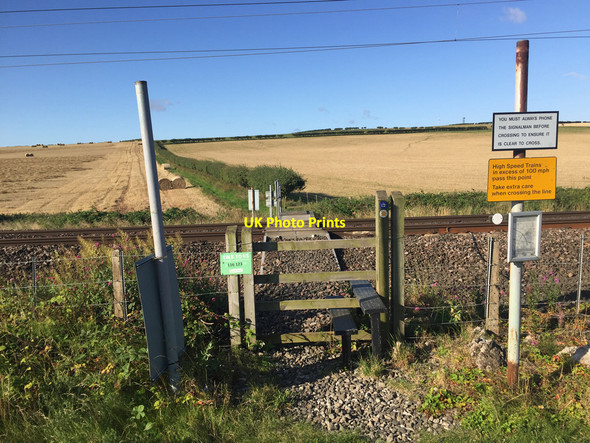 Photo 6"x4" Crossing on the East Coast Main Line Beal\/NU0642 c2017