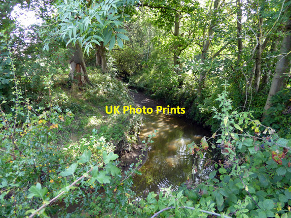 Photo 6"x4" Gatwick Stream, Forge Wood Black Corner c2017