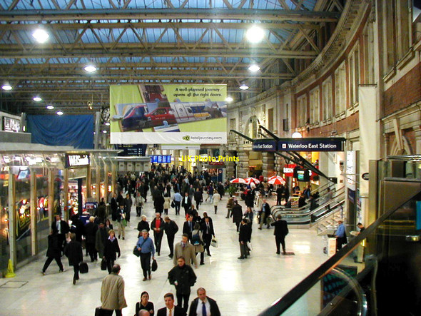 Photo 6"x4" The main concourse, Waterloo station London c2001