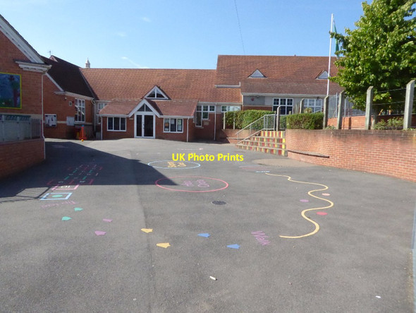 Photo 6"x4" Twyning Primary School Twyning Green c2017