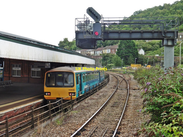 Photo 6"x4" Train for Bridgend at Pontypridd Pontypridd\/ST0789 c2017