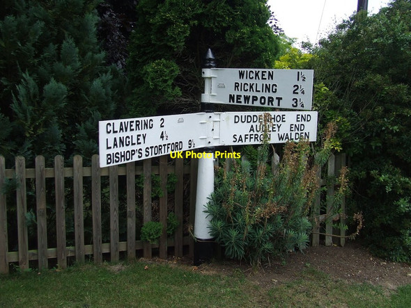 Photo 6"x4" Old Cast Iron Direction Sign Arkesden c2017